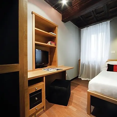 Numa Vici Aparthotel 4*